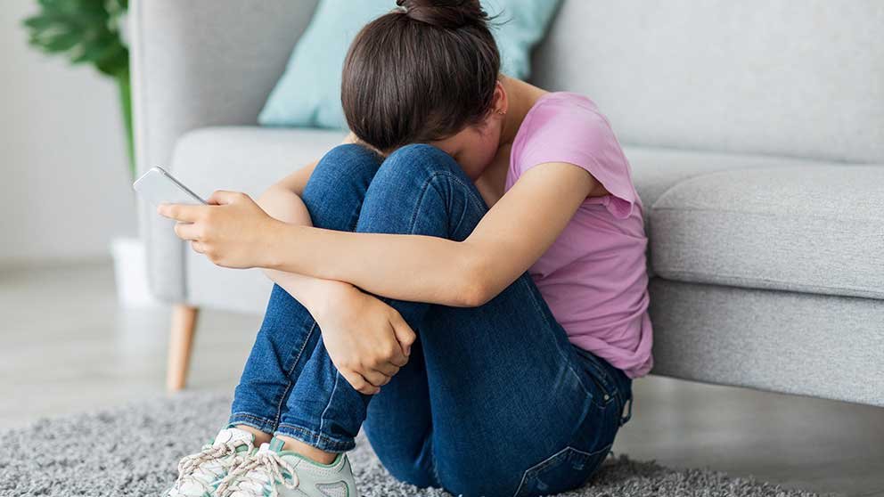 Iniciativa legislativa busca frenar el ‘grooming’ o acoso virtual a menores: “En Colombia no existe ese delito”